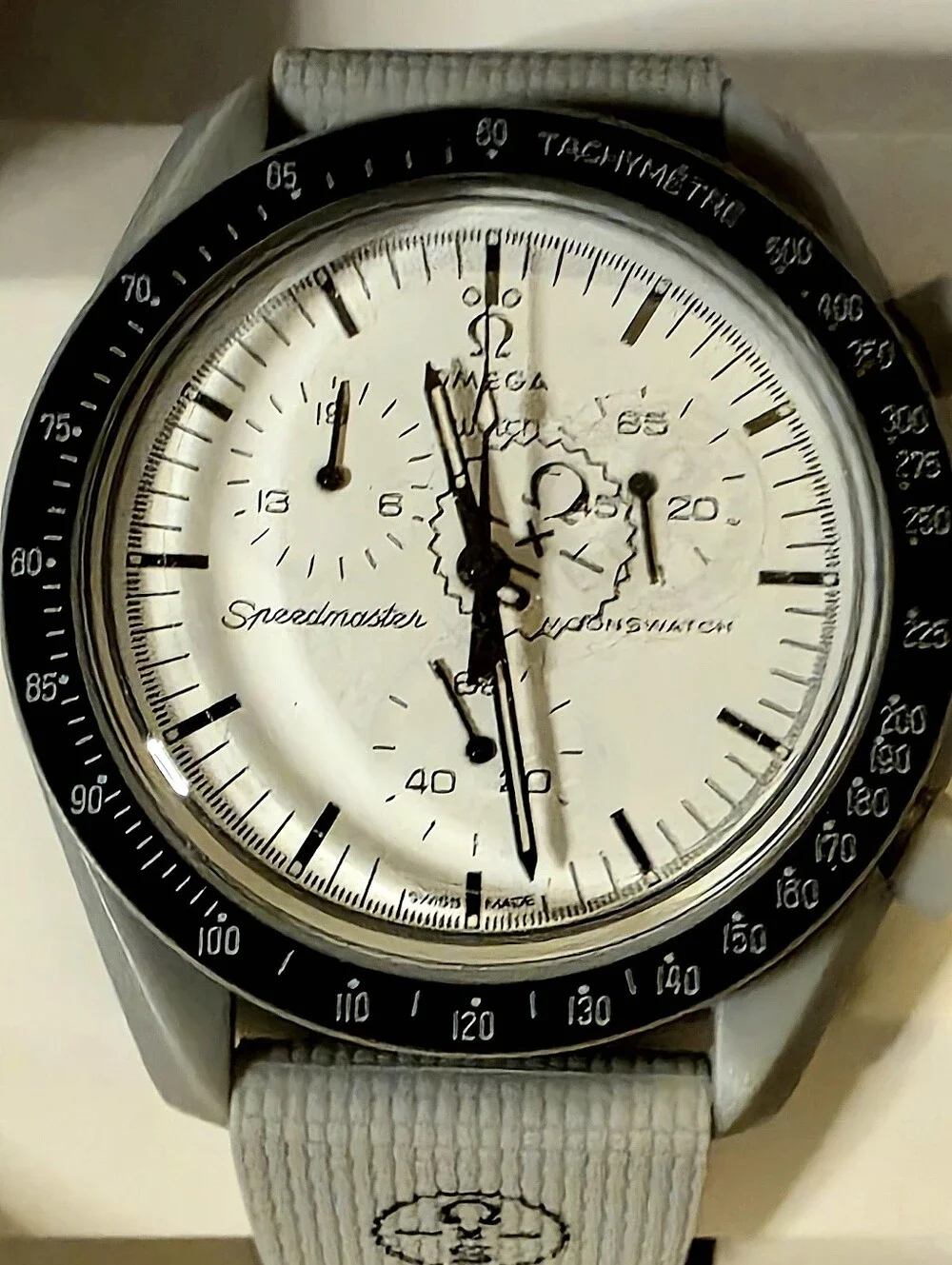 Bioceramic MoonSwatch 1965 (Reference: SO33M106)